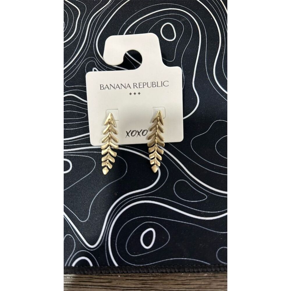 NWT Banana Republic Gold Leaf Dangle Earrings Wedding Jewelry - Picture 2 of 9